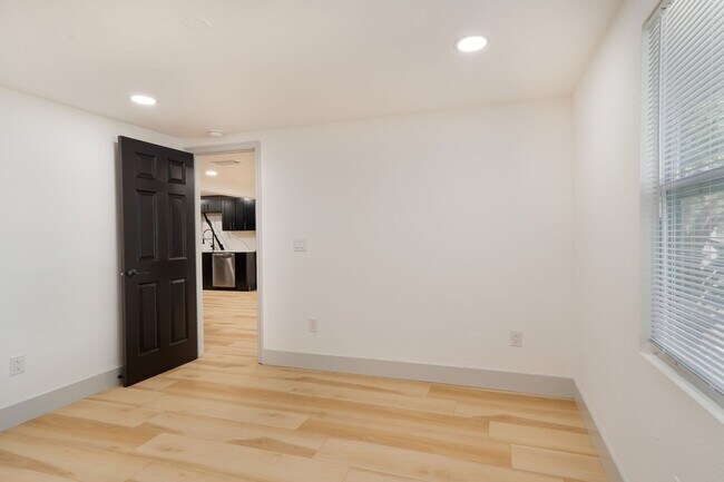 Building Photo - 3/2 Completely Renovated Modern Home in Pr...