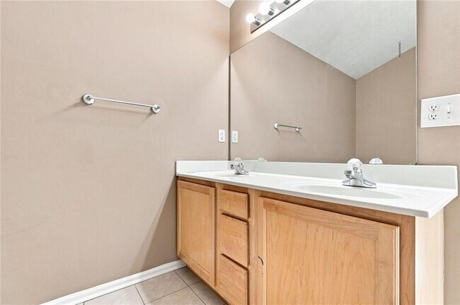 Building Photo - 3063 Kentmere Dr