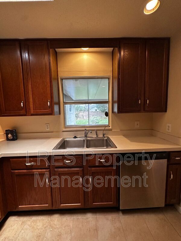 Building Photo - 2719 Merrie Oaks Rd