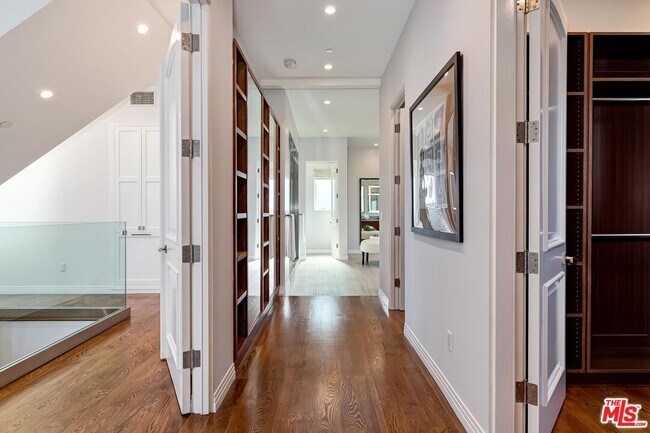 Building Photo - 9767 Monte Mar Dr