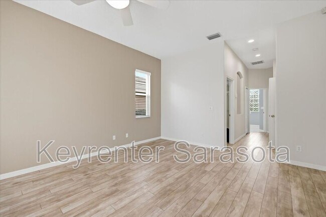 Building Photo - 4956 Bridgehampton Blvd