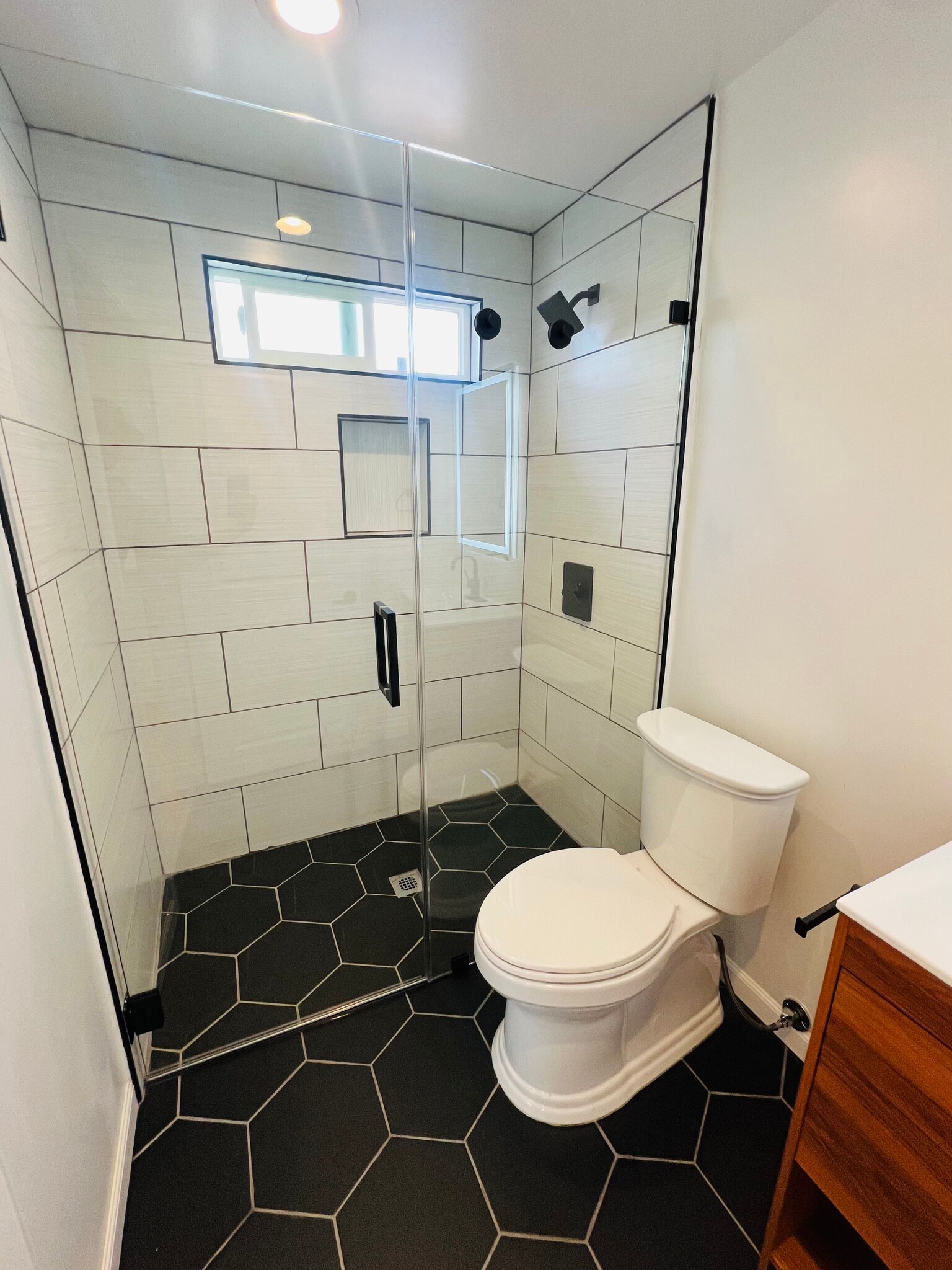 Building Photo - 1553 W 106th St