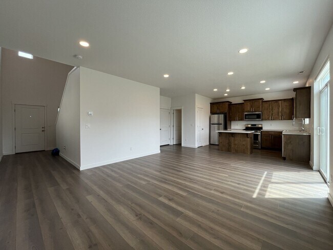 Building Photo - Stunning 3 Bedroom with Bonus Room | Solar Panels, Stainless Steel Appliances & Fenced Backyard