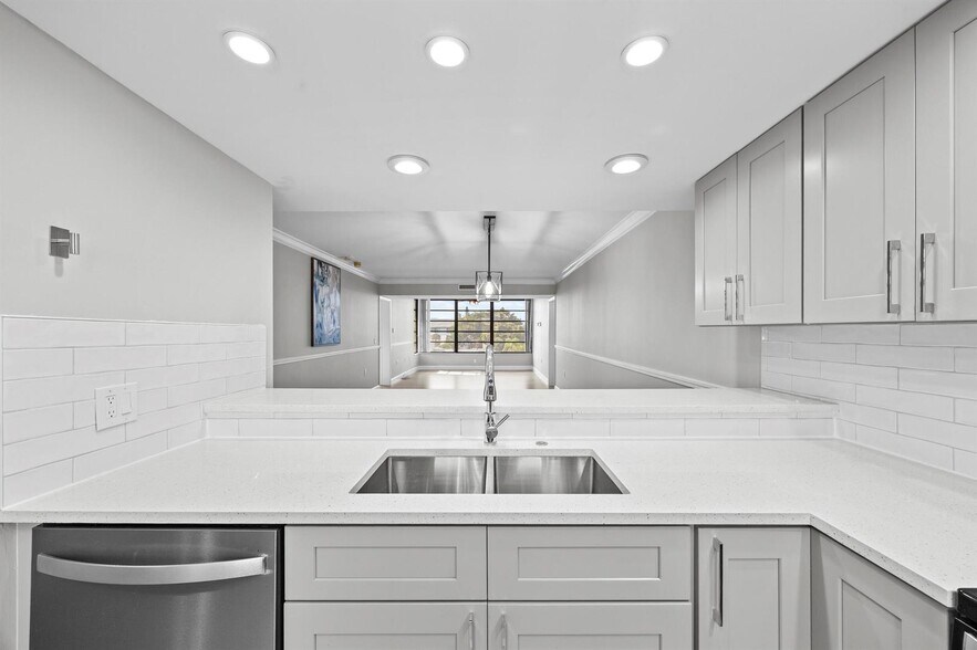 Building Photo - 3716 Whitehall Dr