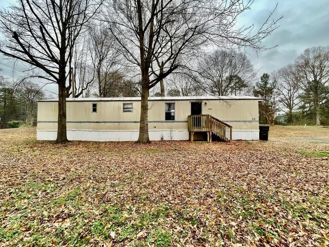 Building Photo - Adorable 2 bedroom 1 bath Mobile Home loca...