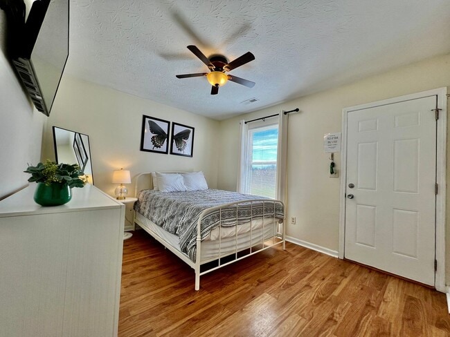 Building Photo - 105 Overbrook Ct