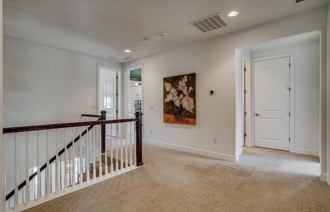 Building Photo - Executive & Modern 5BR/4BA Luxury Home. MO...