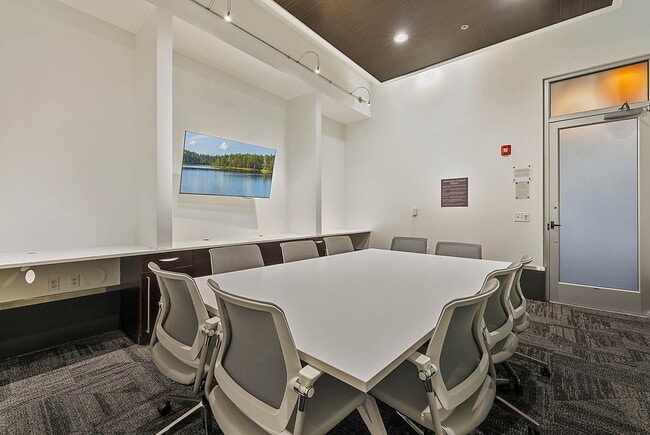 Building Photo - Taylor 28