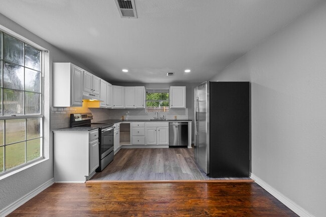 Building Photo - 206 S Cleveland St