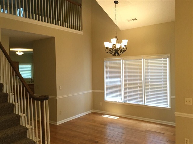 Building Photo - 3200 Daingerfield Dr