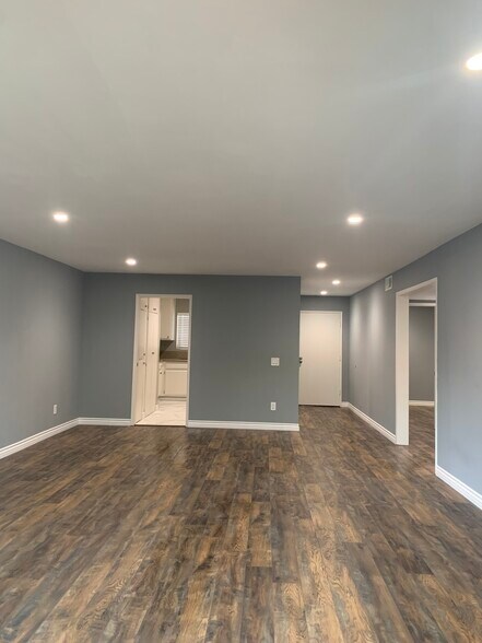 Building Photo - 350 Burchett St