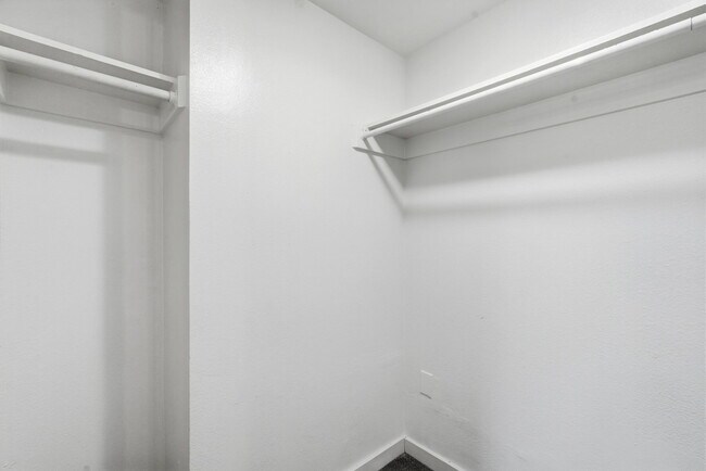 Building Photo - 10828 N Biltmore Dr