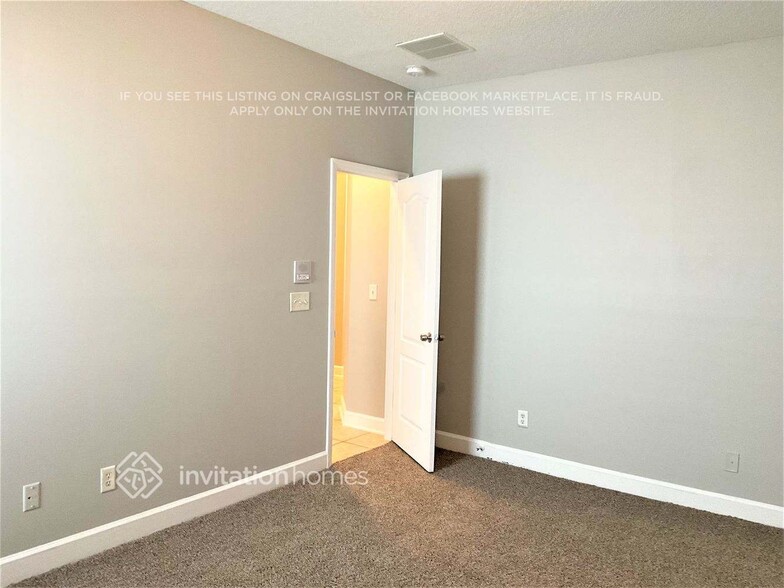 Building Photo - 14745 Falling Waters Dr