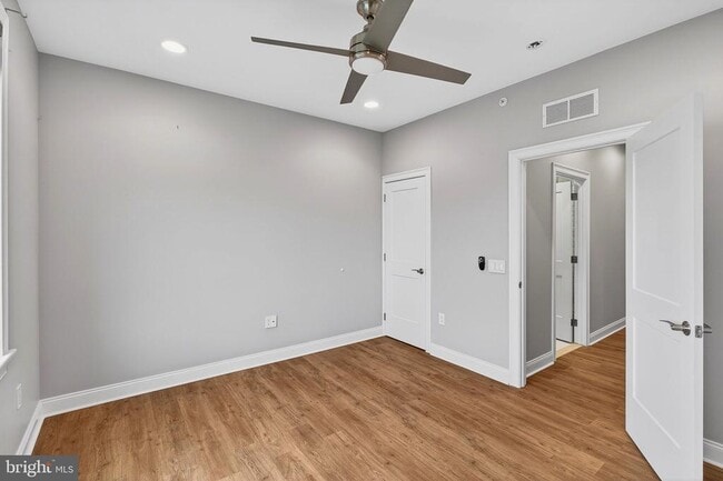 Building Photo - 2528 E Albert St