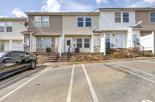 Building Photo - 1006 Halifax Ln