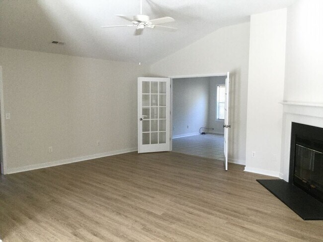 Building Photo - KEY COLONY AT COVIL ESTATES