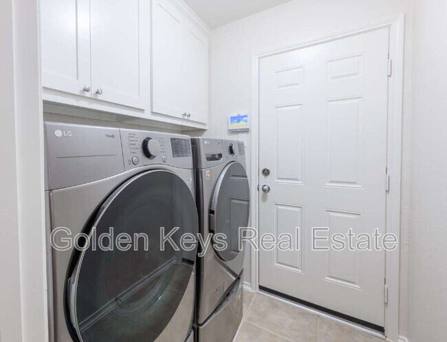 Building Photo - 672 S Heights Dr