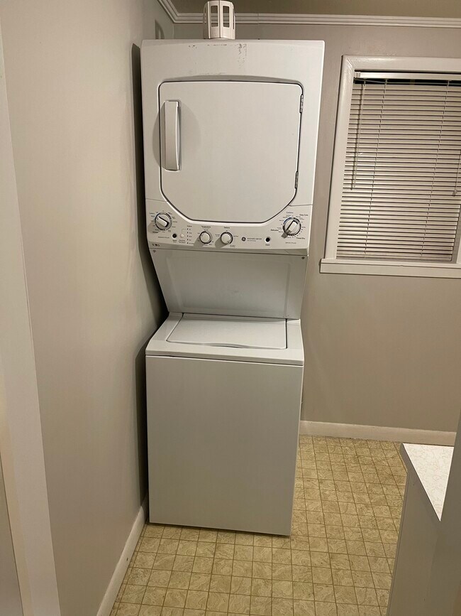 Building Photo - 298 Persimmon St