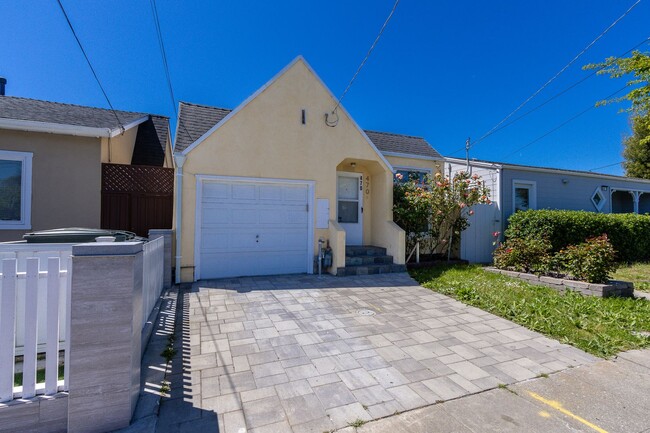 Building Photo - 3 Bed / 2 Bath San Bruno home with private...