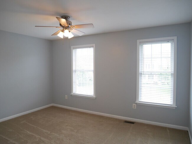 Building Photo - Spacious & Stylish 4-Bedroom Home with Fin...