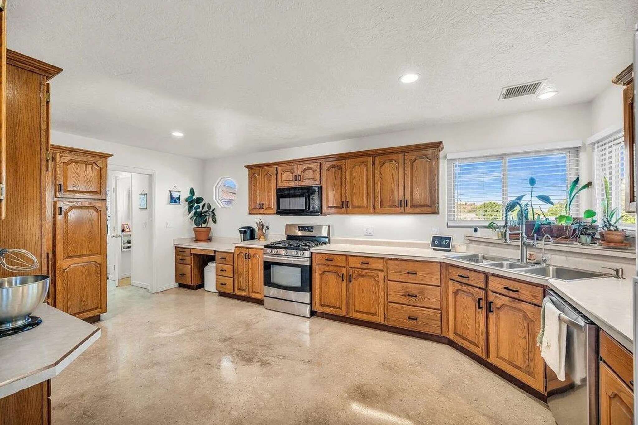 Building Photo - 1010 N 1800 E