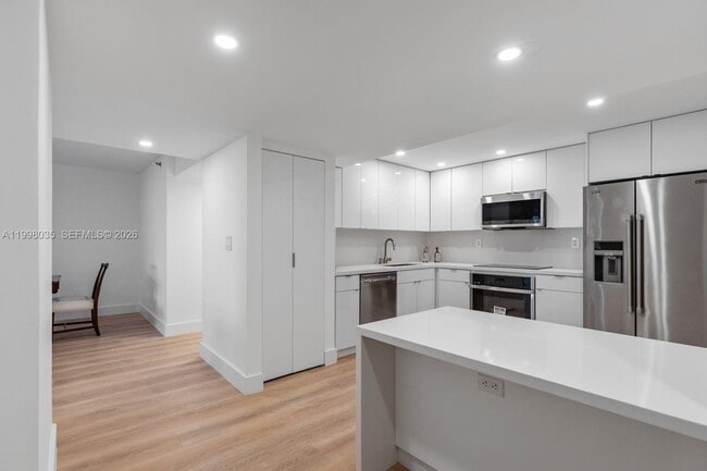 Building Photo - 1717 N Bayshore Dr