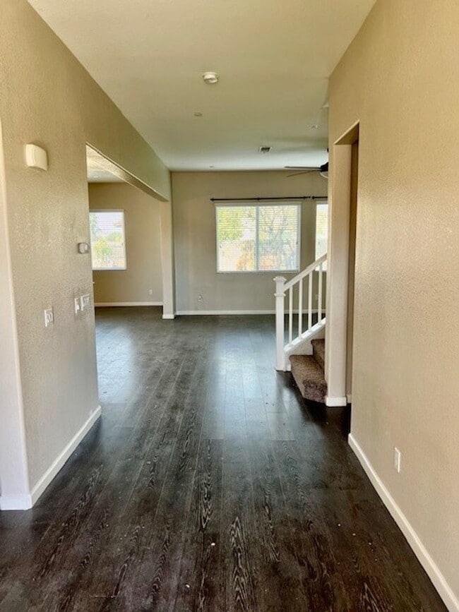 Building Photo - Northwest Bakersfield Gated Home