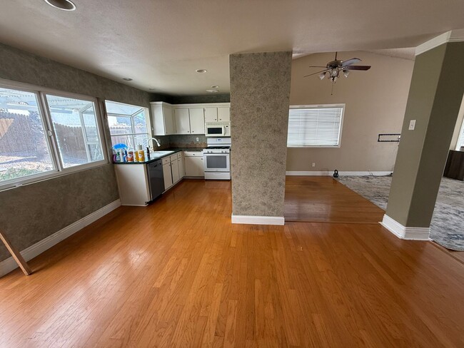 Building Photo - New Photos! Lovely One Level home in Valen...