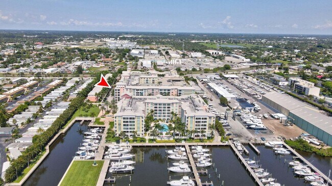 Building Photo - 806 E Windward Way