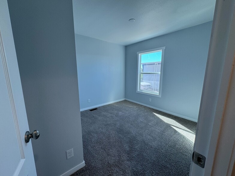 Building Photo - 2627 S Lamb Blvd