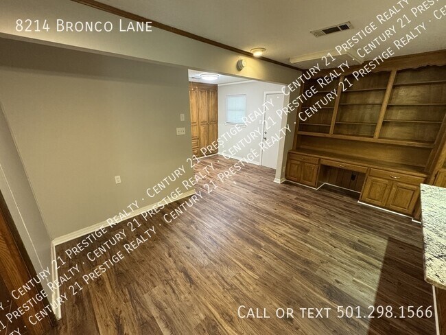 Building Photo - 8214 Bronco Ln