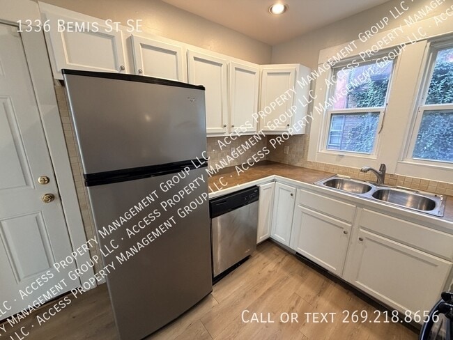 Building Photo - 1336 Bemis St SE