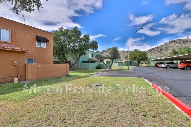 Building Photo - 851 E Cochise Dr