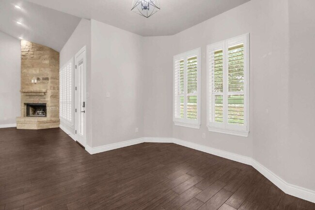 Building Photo - "Charming 4-Bed Oasis with Granite Touches & Cozy Fireplace in Floresville!"