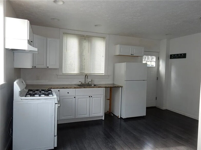 Building Photo - 2408 Eiler Ave