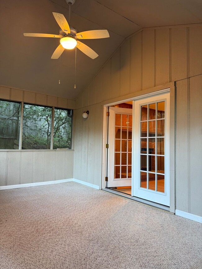 Building Photo - 8 Shadywood Ct