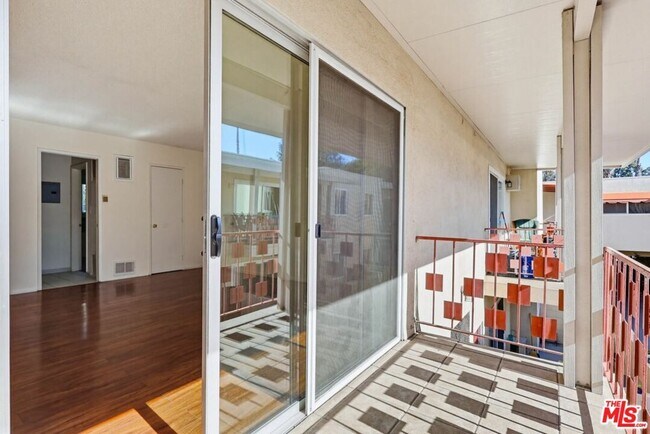 Building Photo - 515 N Alfred St