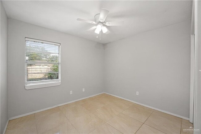 Building Photo - 5708 N 28th Ln