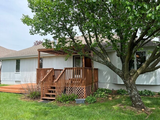 Building Photo - 3 Bed / 2 Bath in heart of Springfield