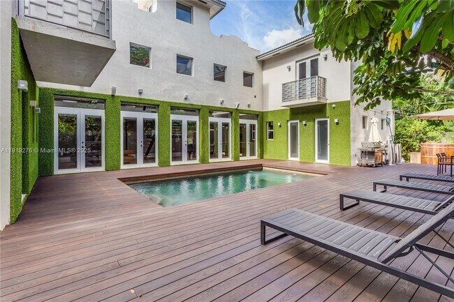 Building Photo - 1701 Espanola Dr