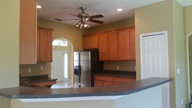 Building Photo - 350 Lake Amberleigh Dr