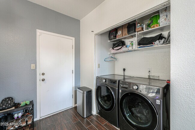 Building Photo - 6550 N 47th Ave