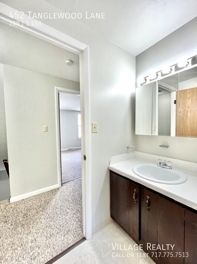 Building Photo - 452 Tanglewood Ln