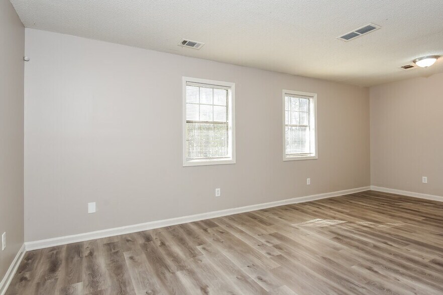 Building Photo - 5026 Hawthorne Ct