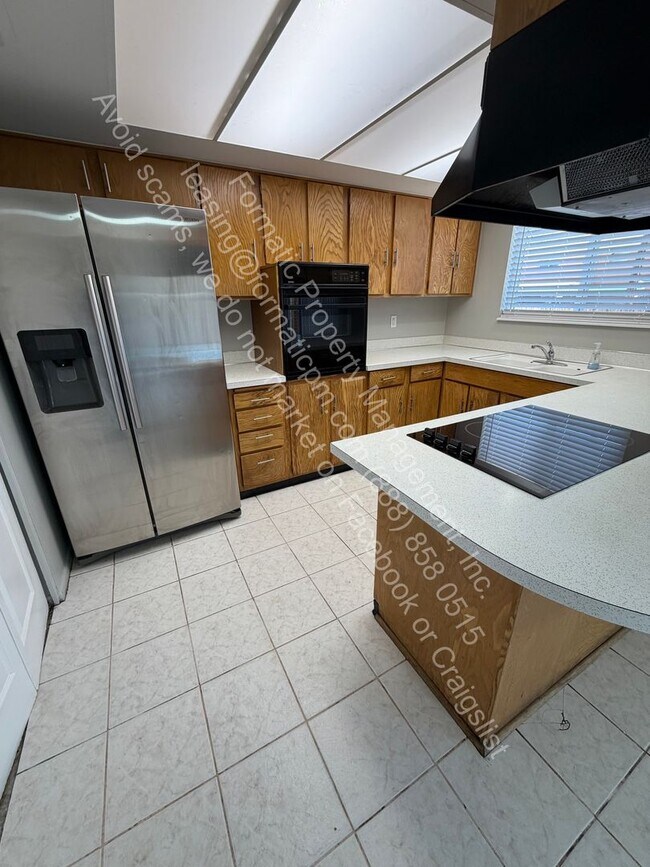 Building Photo - Pet Friendly - 3 Bedroom Home with Parking and a Comfortable Layout in Denver