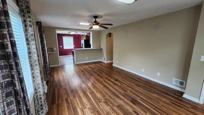 Building Photo - 3 Bedroom, 2 Bathroom House - Available May 1st with early move-in possible!