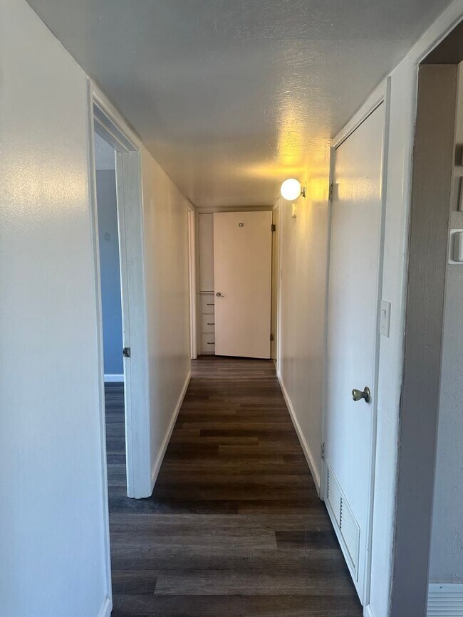 Building Photo - 7150 S Hildreth Ave