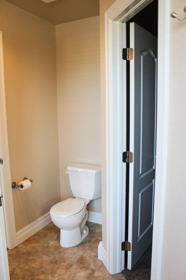 Building Photo - Meticulously maintained townhome on August...