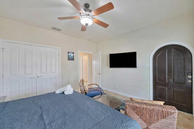 Building Photo - 660 Kara Dr