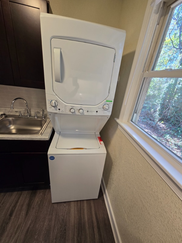 Building Photo - 1517 Halifax St